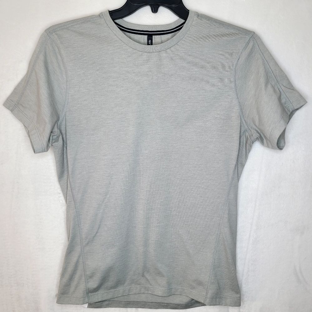 Ten Thousand Men's Versatile Athletic T‎ Shirt Size Medium